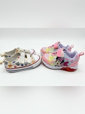 Disney Minnie Mouse Pink Light-Up and Converse All Star shoes size 6